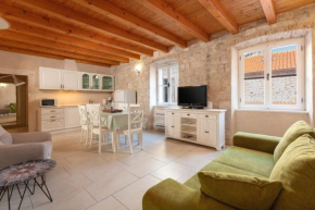 Отель Villa Mama - Traditional Apartments in Omis  Омиш